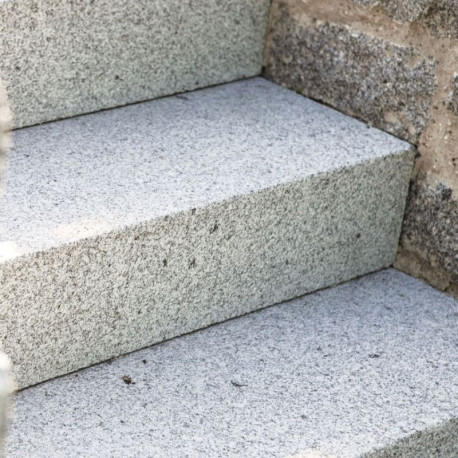 15 x 40 cm Granit-Blockstufen Griys hellgrau 200 cm lang
