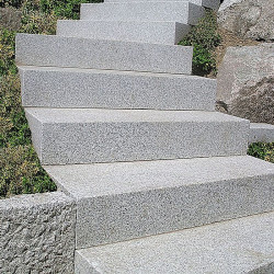 18 x 45 cm Granit-Blockstufen Elena weißgrau