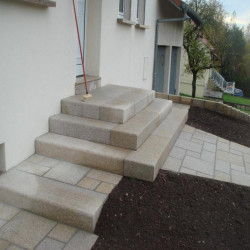 20 cm starke Granit-Podestplatte Tiago hellgelb