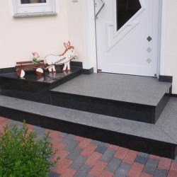 4 x 30 cm Granit-Trittstufen Pedro Black schwarz