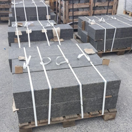 15 x 35 cm Granit-Blockstufen Pedro Black schwarz 40 cm lang