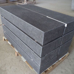 15 x 40 cm Granit-Blockstufen Pedro Black schwarz