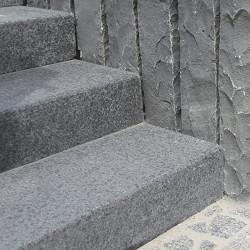 20 x 40 cm Granit-Blockstufen Pedro Black schwarz