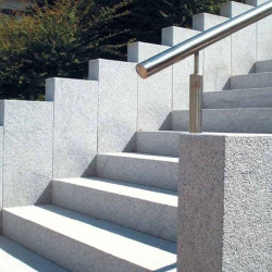 18 Blockstufen 200 x 15 x 35 cm Granit Griys hellgrau